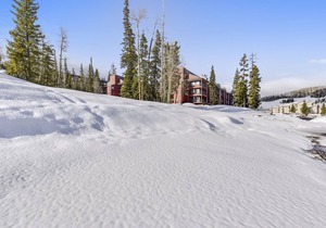 Ski-In Ski-Out Brian Head Giant Steps Condo