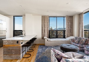 Skyview Penthouse- Luxury penthouse in downtown Bozeman with 30 night minimum