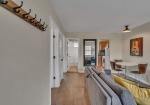 Sleep 6 Near Downtown Nashville!