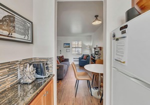 Sleep 6! One Mile From Broadway!