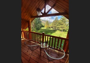 Sleeping Wolf Studio w/ski trail & river access, pool/hot tub