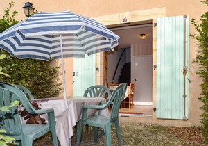 Small and neat cottage in Limeuil with room for 4 people.