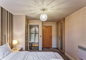 Smart North Manchester Apt for 4 with Free Parking