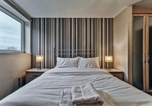 Smart North Manchester Apt for 4 with Free Parking