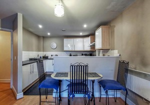 Smart North Manchester Apt for 4 with Free Parking