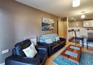 Smart North Manchester Apt for 4 with Free Parking