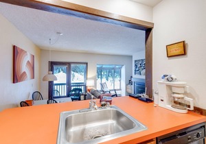 Snowater Condo #33 - Fireplace - WiFi - Sleeps 4