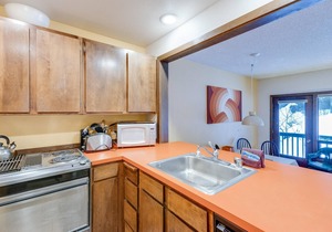 Snowater Condo #33 - Fireplace - WiFi - Sleeps 4