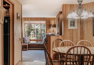 Snowater Condo #41 - A spacious condo with private sauna Wifi and a soaker tub