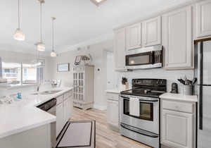 Snowbird Special Jan Feb! 🌊Canal View~pools~Walk2Beach~2BR Sandpiper Cove 4114