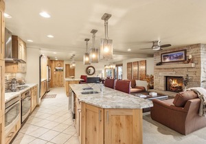Snowmass Mountain Views! Spacious Condo w/Large Kitchen, 2 Living Rooms, Pool & Outdoor Hot Tub