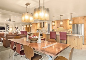 Snowmass Mountain Views! Spacious Condo w/Large Kitchen, 2 Living Rooms, Pool & Outdoor Hot Tub