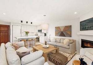 Snowmass Mountainside Condo. Pool/Hot Tub, Bonus Sleeping Den, FP, Balcony with Views