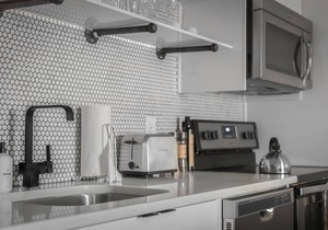 SoBro Guest House by Black Swan - Urban Apartment (10)