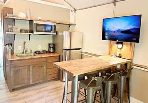 Son's Rio Cibolo Birdhouse Cabin #17 Perfect Place For A Romantic Getaway!