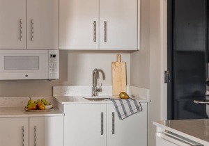 Sonder No. 284 Back Bay | Accessible Queen Room+