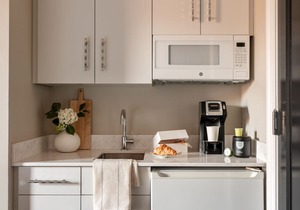 Sonder No. 284 Back Bay | Queen Suite+