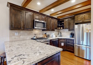 Sophisticated, dog-friendly condo in nature with fireplace - walk to village