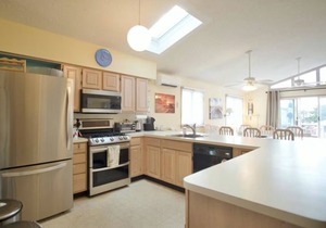 South end Townsend Inlet Beachblock townhome is located only 7th from the ocean!
