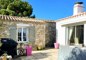 South-facing house, near the beach