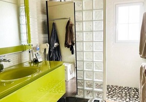 South-facing house, near the beach