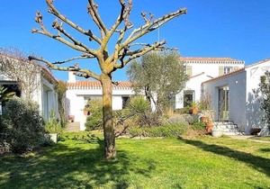 South-facing house, near the beach