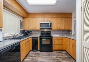 South Shore 3bd/Stunning Lake view, Mini-Golf, Pickle-ball, Tennis,& More