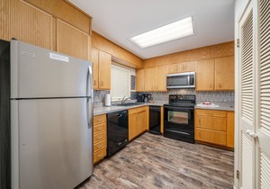 South Shore 3bd/Stunning Lake view, Mini-Golf, Pickle-ball, Tennis,& More