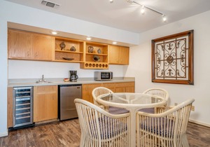 South Shore 3bd/Stunning Lake view, Mini-Golf, Pickle-ball, Tennis,& More