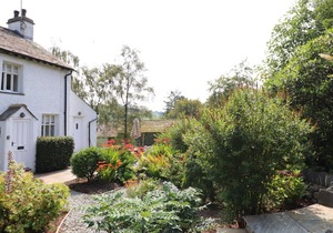 SOUTH STONETHWAITE COTTAGE, romantic, with open fire in Windermere