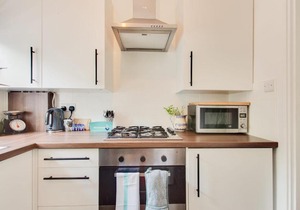 Spacious 1 Bed Apartment w/Terrace near Oval