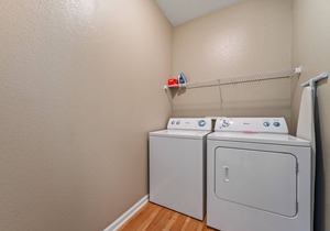 Spacious 2 Bed, 2 Bath Condo with Pool Near Downtown Corpus 3207