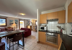 Spacious 4-bedroom apartment, ski-in/ski-out, parking included