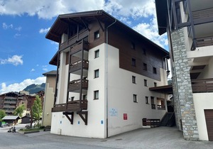 Spacious 4-bedroom apartment, ski-in/ski-out, parking included