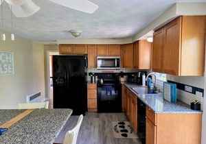 Spacious 5BR Beach House Vacation-walk to Scarborough!