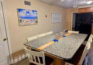 Spacious 5BR Beach House Vacation-walk to Scarborough!