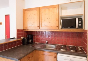 Spacious 6-person apartment on slopes with wifi and parking