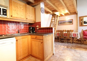 Spacious 6-person apartment at the slopes with parking and Wi-Fi