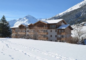 Spacious 6-person apartment at the slopes with parking and Wi-Fi