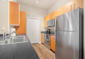 Spacious Apartment In Beautiful Uptown Dallas!