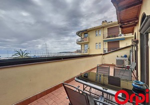 Spacious apartment with AC for 4, pets allowed in Menton