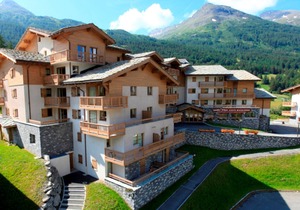 Spacious Apt for 6 at slopeside with Parking & WIFI