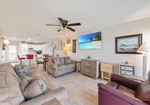 Spacious Beachside Complex Retreat with Pool & Gulf Views