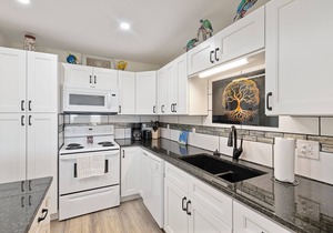 Spacious Beachside Complex Retreat with Pool & Gulf Views