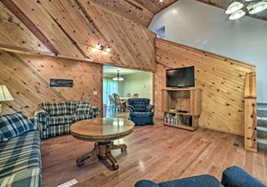 Spacious Cabin on Kentucky Lake with Large Deck!