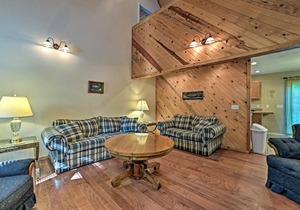 Spacious Cabin on Kentucky Lake with Large Deck!