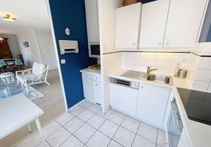 Spacious central duplex with views, 50m from beach, elevator, and WIFI