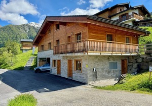 Spacious Chalet with outside Hot tub in 4Vallées ski resort in La Tzoumaz.