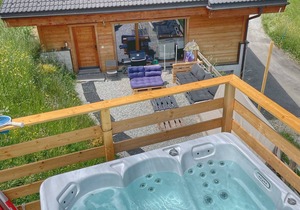 Spacious Chalet with outside Hot tub in 4Vallées ski resort in La Tzoumaz.