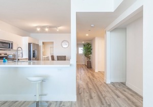 Spacious condo with beautiful water views | WIFI 100+ Mbps